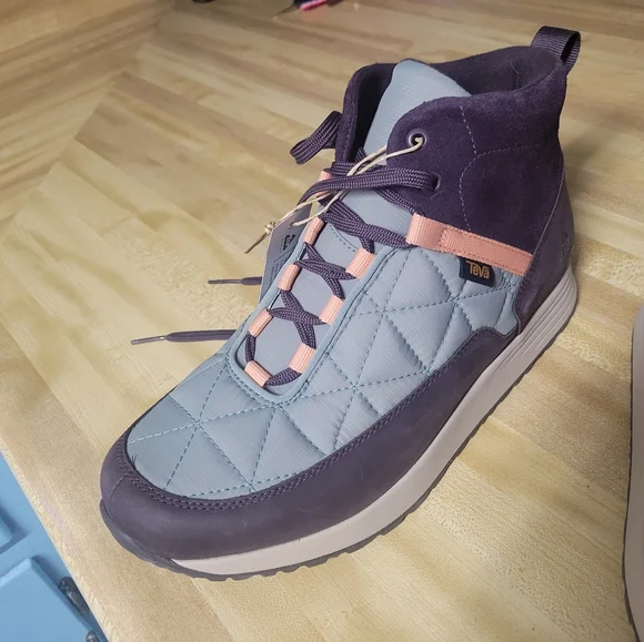 NWT Size 11 Teva Women's Blue and Purple Quilted  Commute Wayerproof Shoes - Picture 6 of 6